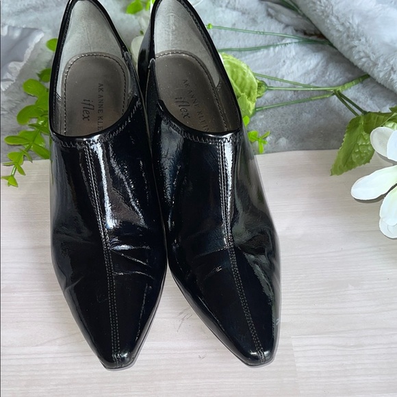 Anne Klein Black Flats Modern Slip-On Design - Picture 1 of 10